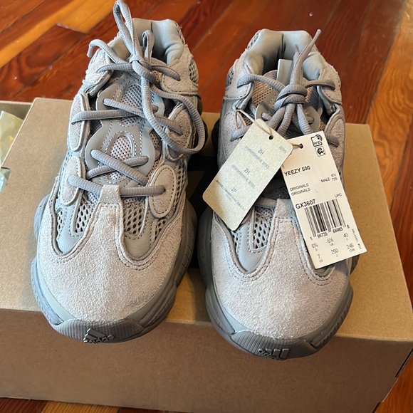 Brand new Adidas Yeezy 500 - Picture 4 of 7